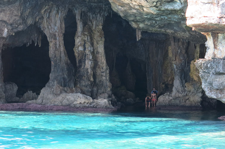 16_06_1613_52_44caves-04-500x756